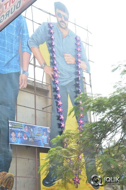 Celebs-at-Khaidi-No-150-Movie-Screening